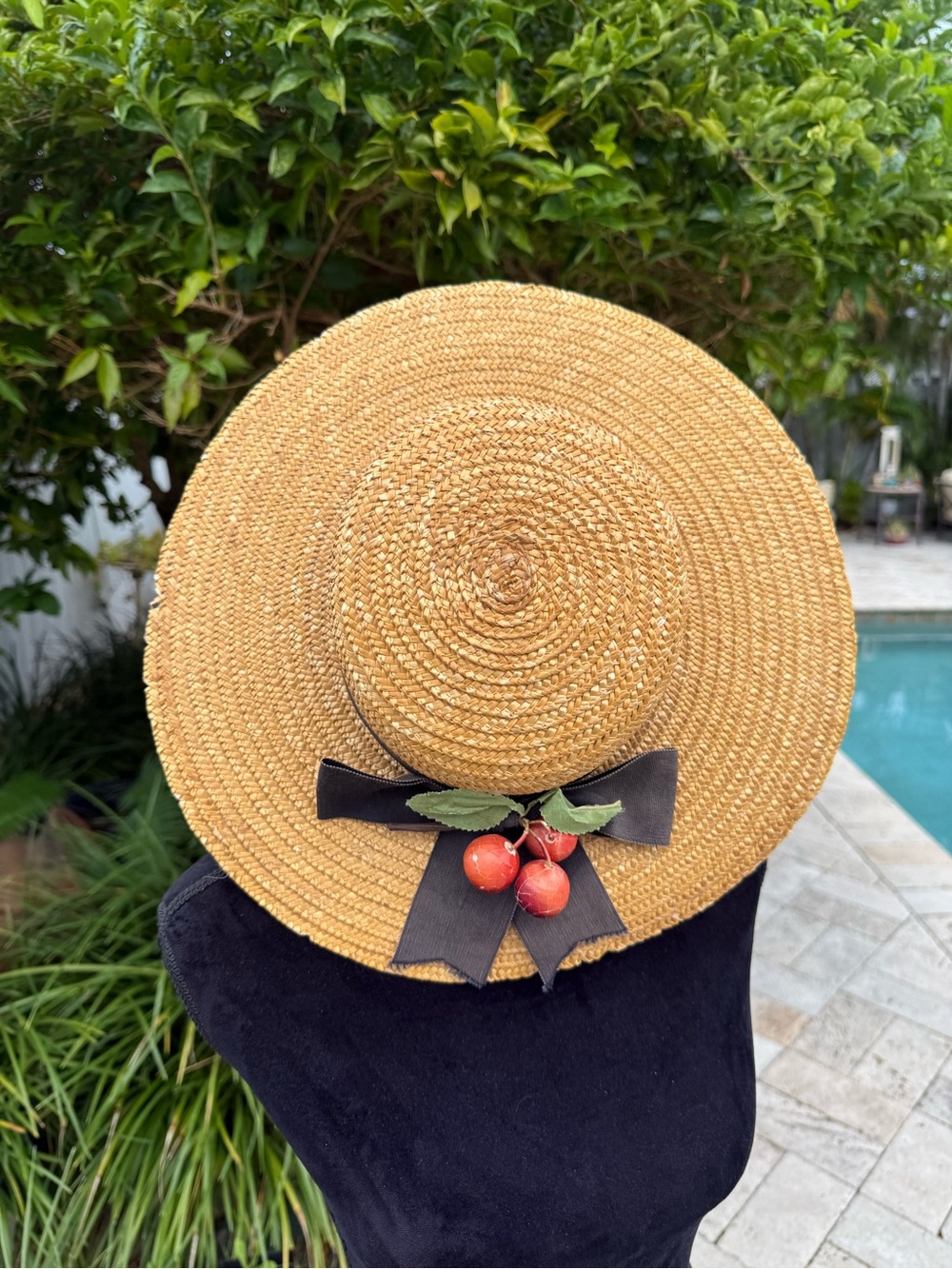 👒 Vintage-Style Wide-Brim Straw Boater Hat with Cherry Accent - Picture 2 of 9